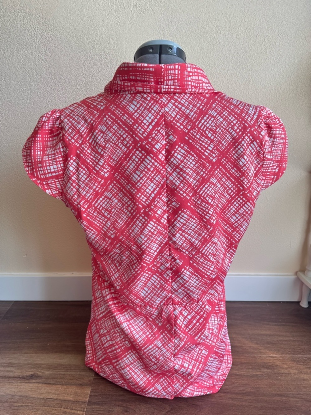 Banana Republic Pink White Geometric Print Cowl Neck Blouse Cap Sleeve Top Y2K - Picture 4 of 6